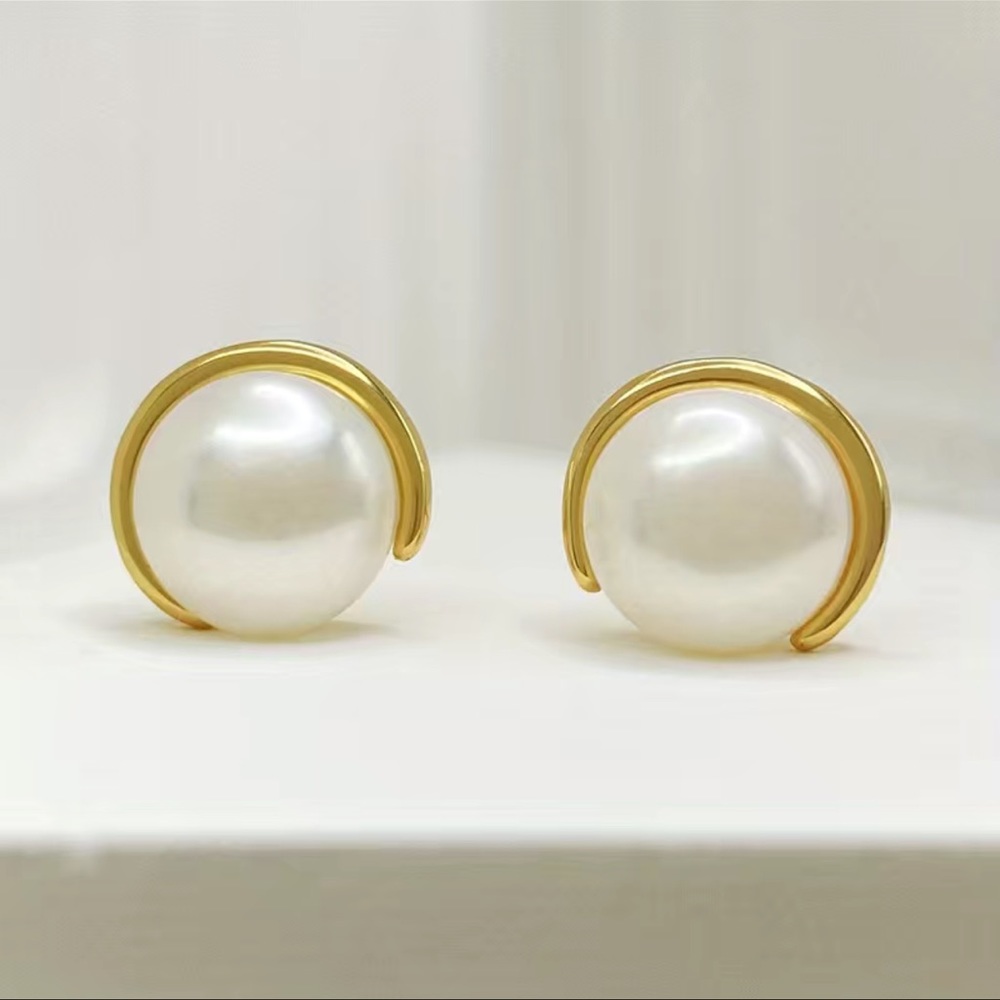 Classic Freshwater Pearl Stud Earrings